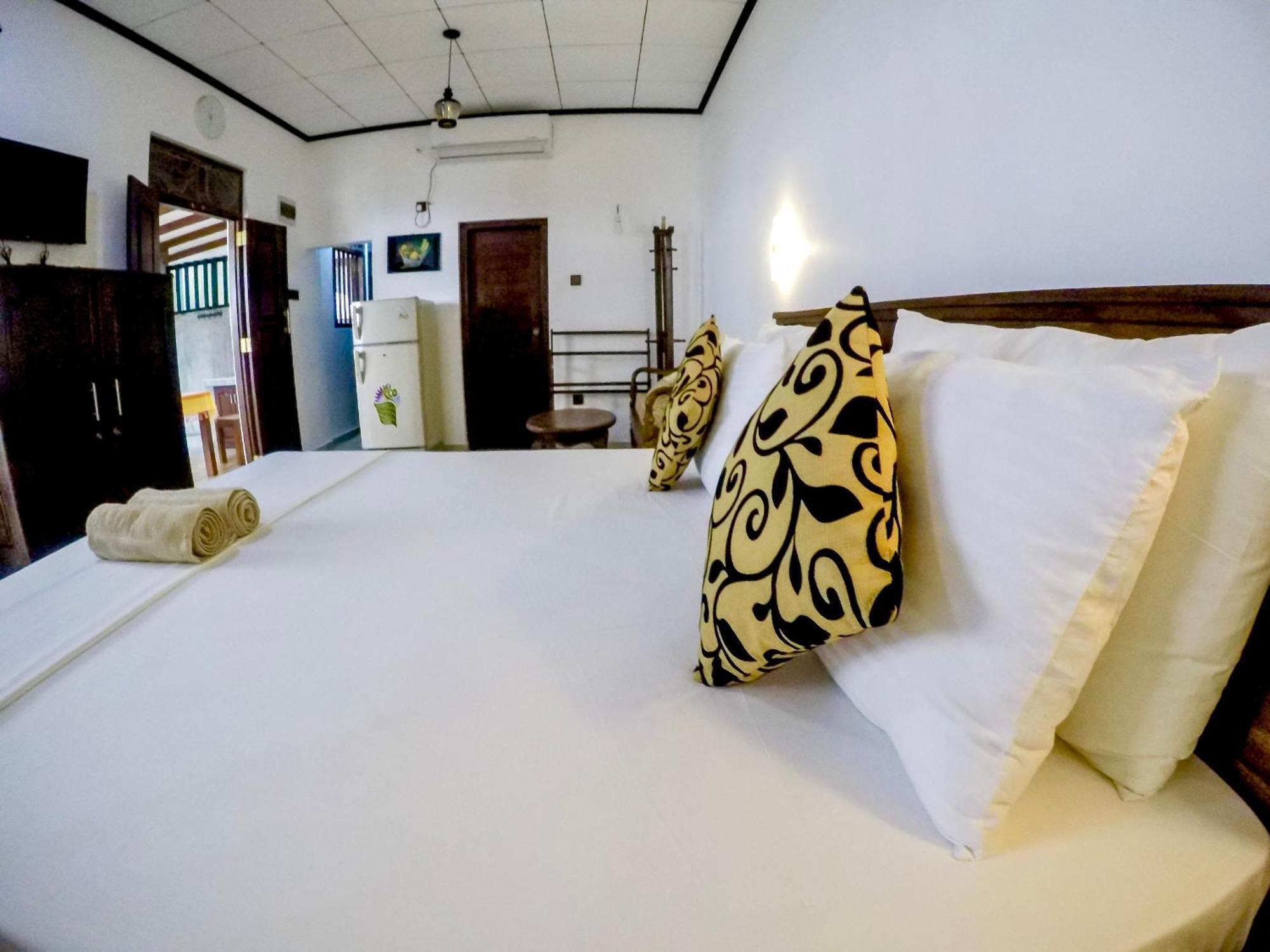 The Nook Hotel Hikkaduwa Exterior photo